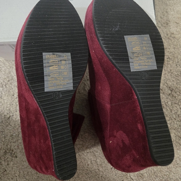 Boots - Picture 7 of 8